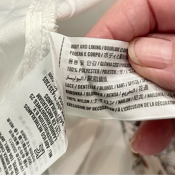 HOLLISTER,PEASANT TOP. ULTRASOFT FABRIC WITH DAINTY FLORAL &PAISLEY MOTIF.SIZE M - Picture 6 of 6